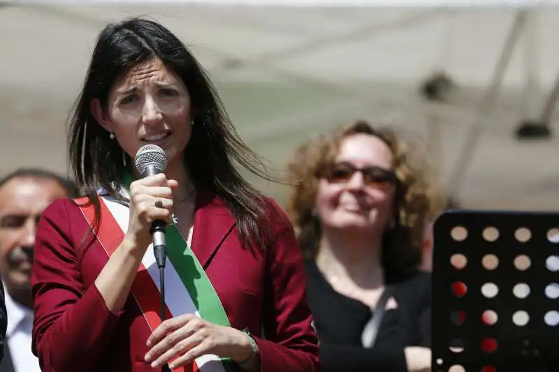 virginia raggi porta san paolo   25 aprile festa della liberazione 2