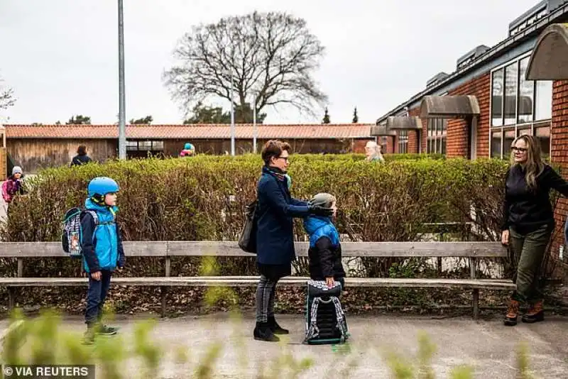 bambini tornano a scuola in danimarca