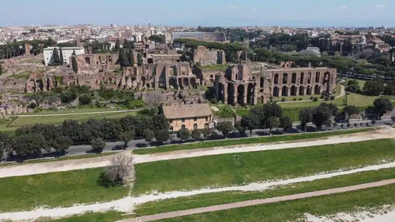 coronavirus   le foto di roma vista dal drone 21