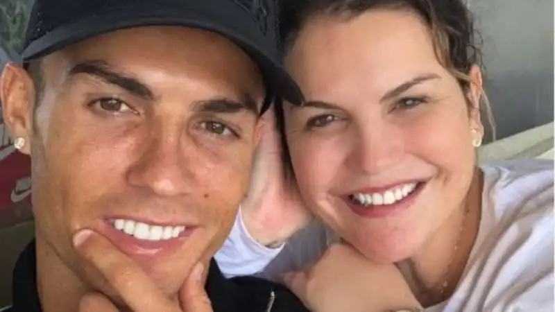 CRISTIANO  RONALDO E LA SORELLA KATIA AVEIRO