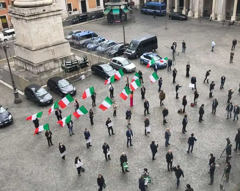 FRATELLI D ITALIA DAVANTI A MONTECITORIO