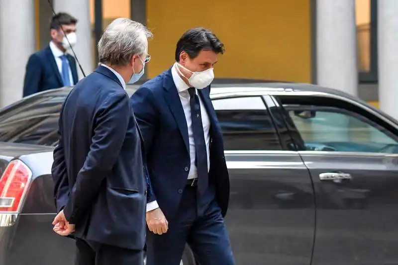 giuseppe conte a milano 5