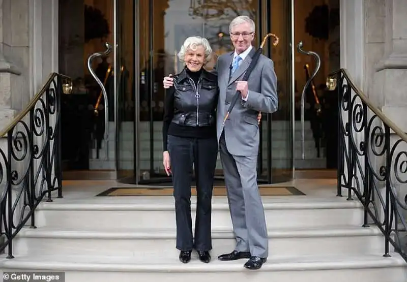 honor blackman con paul o'grady