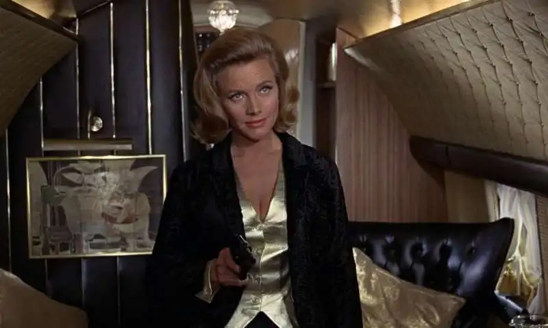 honor blackman   pussy galore in agente 007 missione goldfinger 3