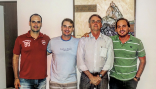 jair bolsonaro e i figli carlos, flavio e eduardo 5