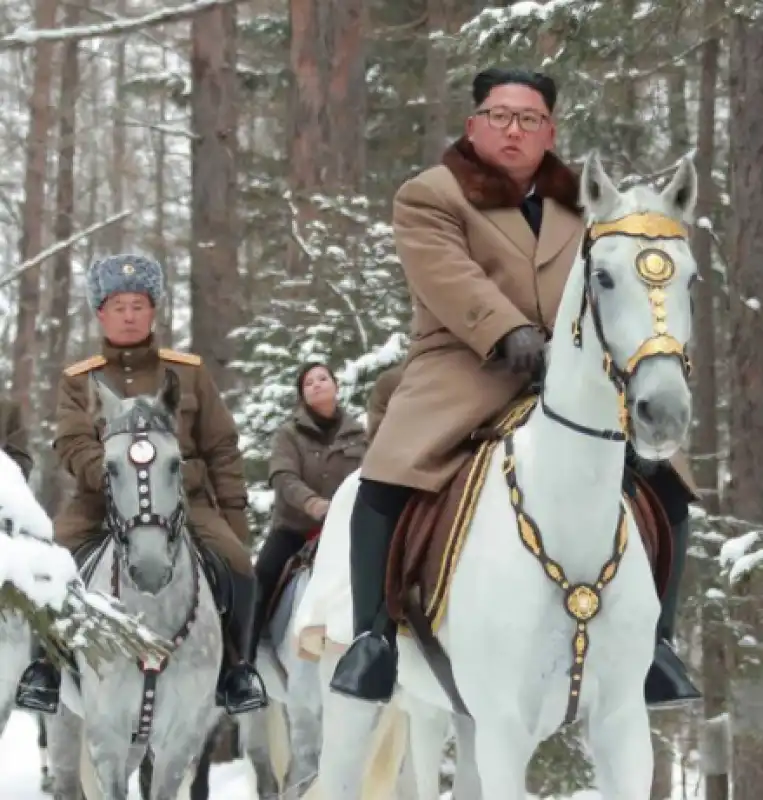 kim jong un a cavallo sul monte paektu 1