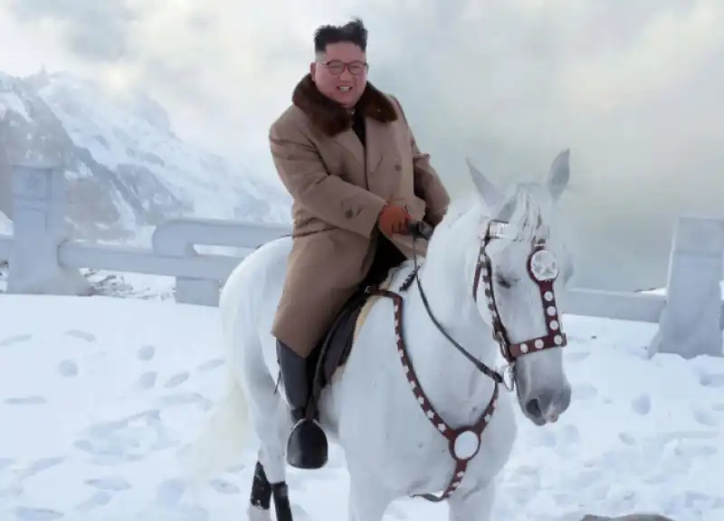 kim jong un a cavallo sul monte paektu 3