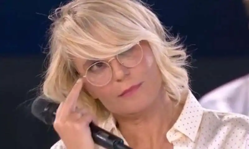 maria de filippi si commuove ad 'amici' 1