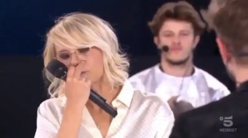 maria de filippi si commuove ad 'amici' 2