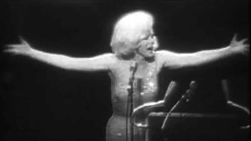 marylin monroe canta per John Kennedy