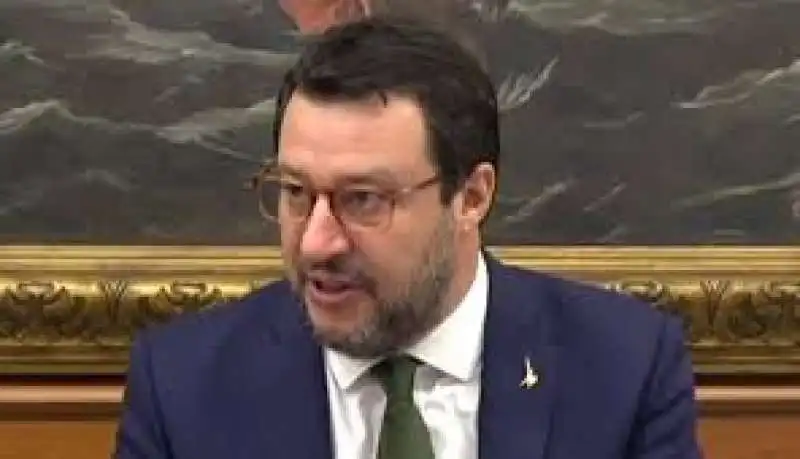 MATTEO SALVINI CON GLI OCCHIALI