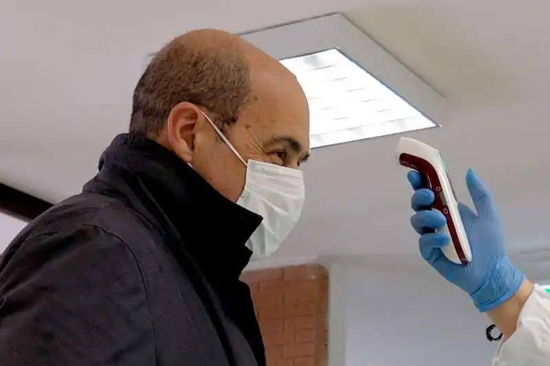 NICOLA ZINGARETTI AL TERMOSCANNER