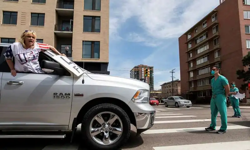 proteste contro il lockdown in colorado 16