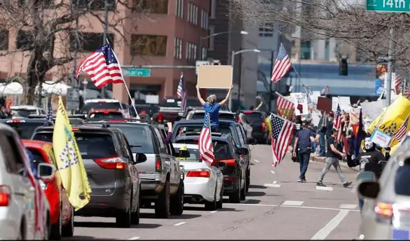 proteste contro il lockdown in colorado 9