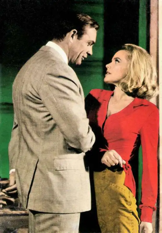 sean connery honor blackman   pussy galore in agente 007 missione goldfinger 1