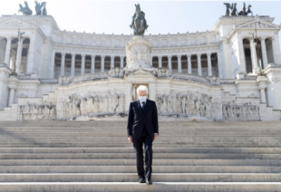 SERGIO MATTARELLA DA SOLO CON LA MASCHERINA ALL'ALTARE DELLA PATRIA PER IL 25 APRILE