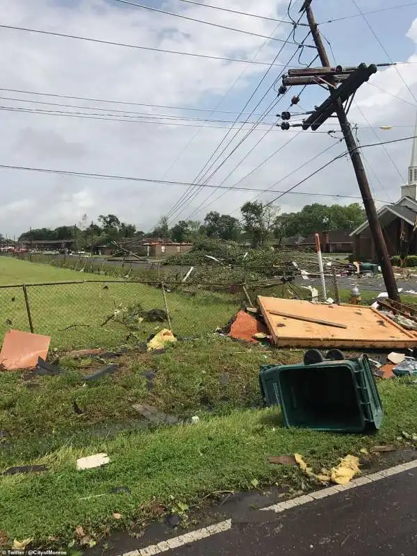 tornado in mississippi  27