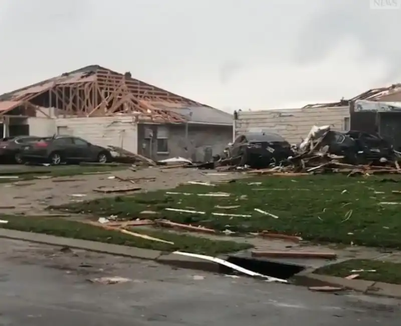 tornado in mississippi  33