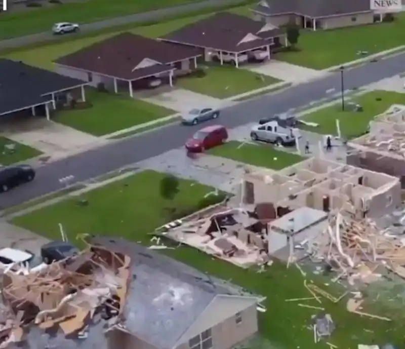 tornado in mississippi  34