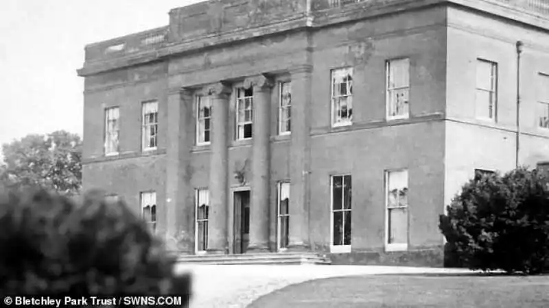 whaddon hall   buckinghamshire