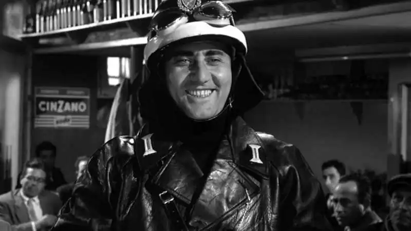 alberto sordi il vigile  1