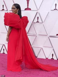 angela bassett in alberta ferretti 1