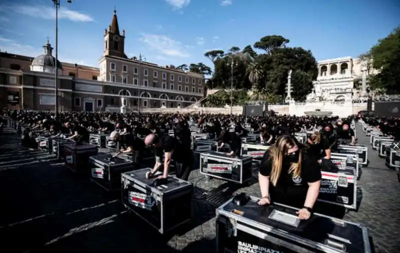 bauli in piazza del popolo a roma 12