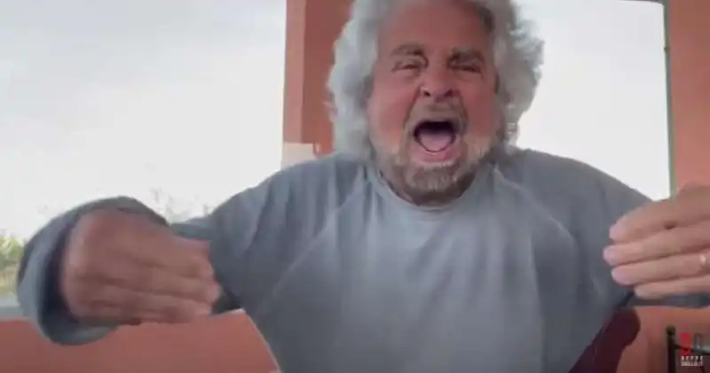 BEPPE GRILLO NEL VIDEO A DIFESA DEL FIGLIO CIRO

