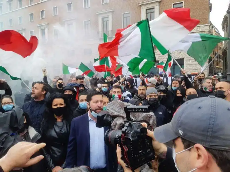 CASAPOUND ALLA MANIFESTAZIONE DEI RISTORATORI