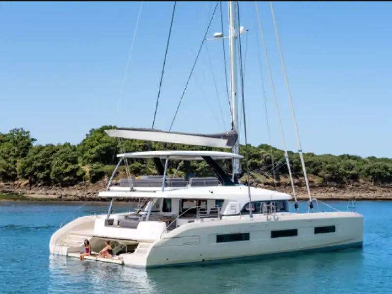 catamarano Lagoon 