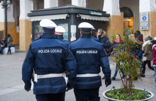 como arrestato migrante che aveva aggredito poliziotti