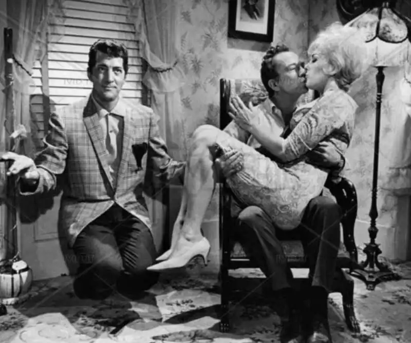 dean martin, ray walston kim novak   baciami stupido  