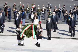 deposizione corona d alloro all altare della patria 25 aprile 2021