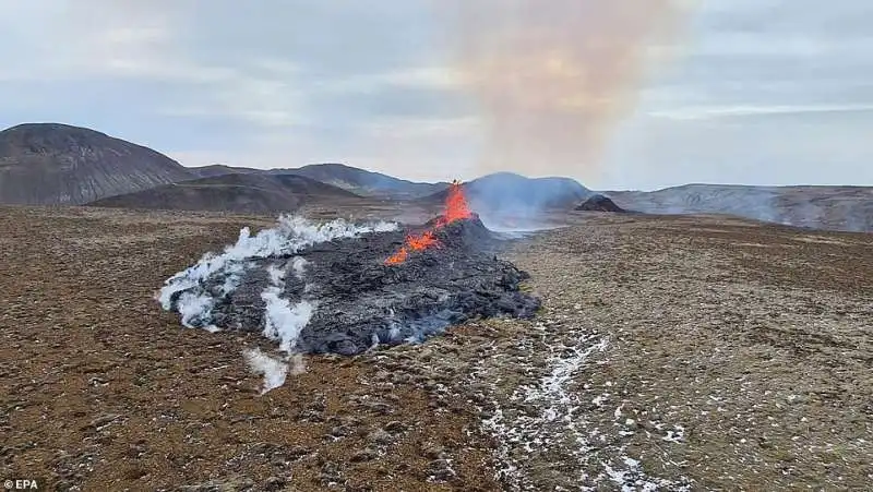 eruzione vulcano valle di geldinga, in islanda 14