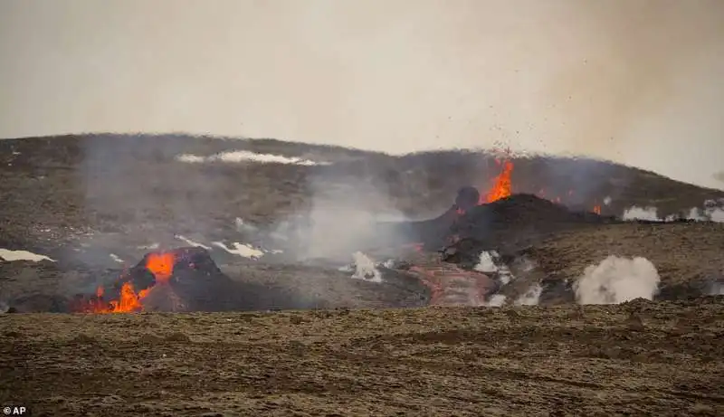 eruzione vulcano valle di geldinga, in islanda 4