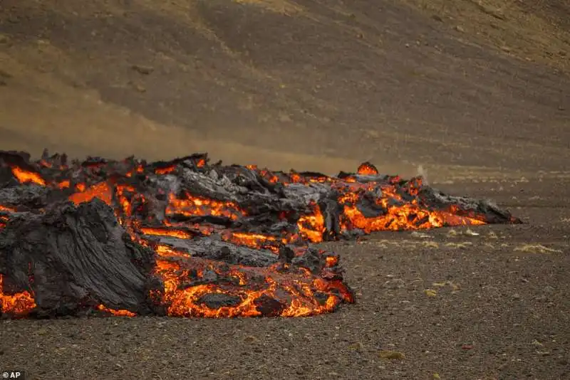 eruzione vulcano valle di geldinga, in islanda 5