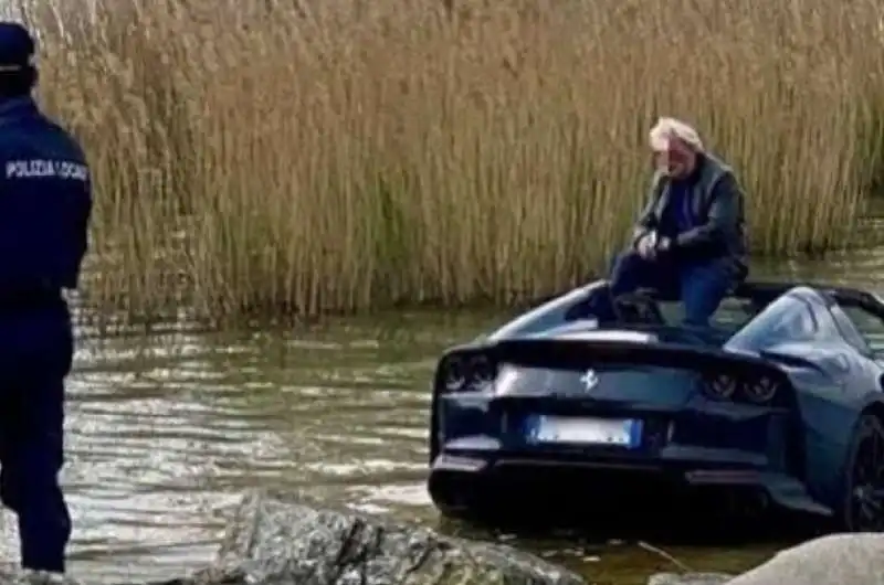 ferrari in acqua a sirmione 2