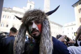 HERMES FERRARI LO SCIAMANO DI PIAZZA MONTECITORIO