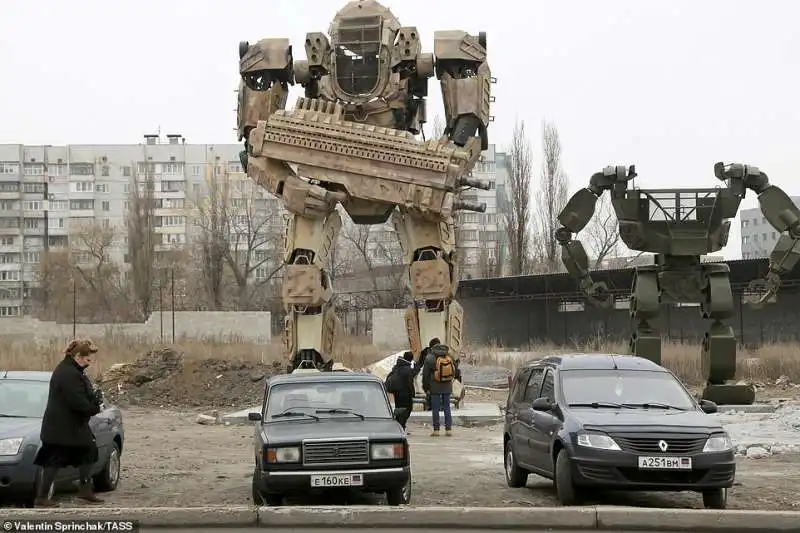 I robot apparsi a Donetsk