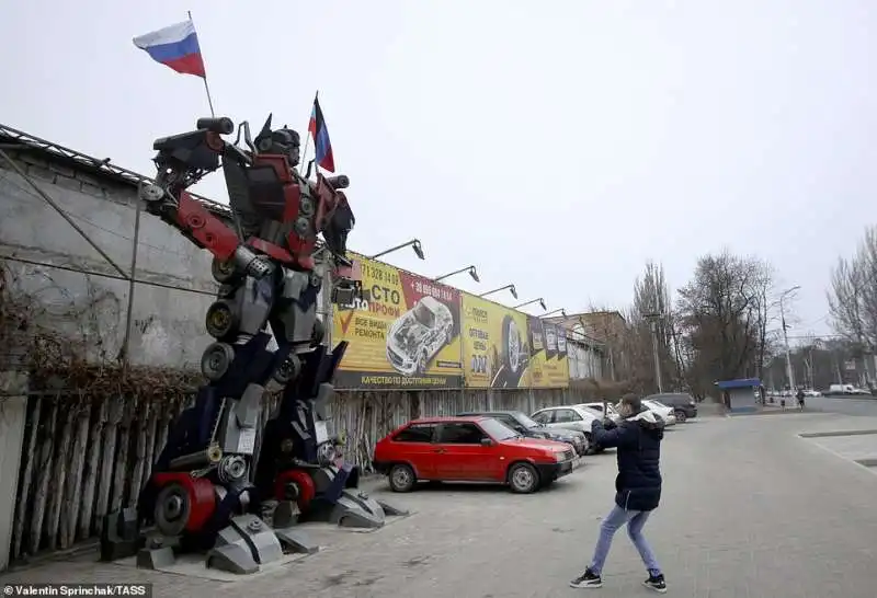 I robot apparsi a Donetsk