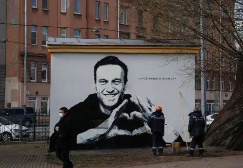 il murales dedicato ad alexi navalny cancellato a sanpietroburgo 2