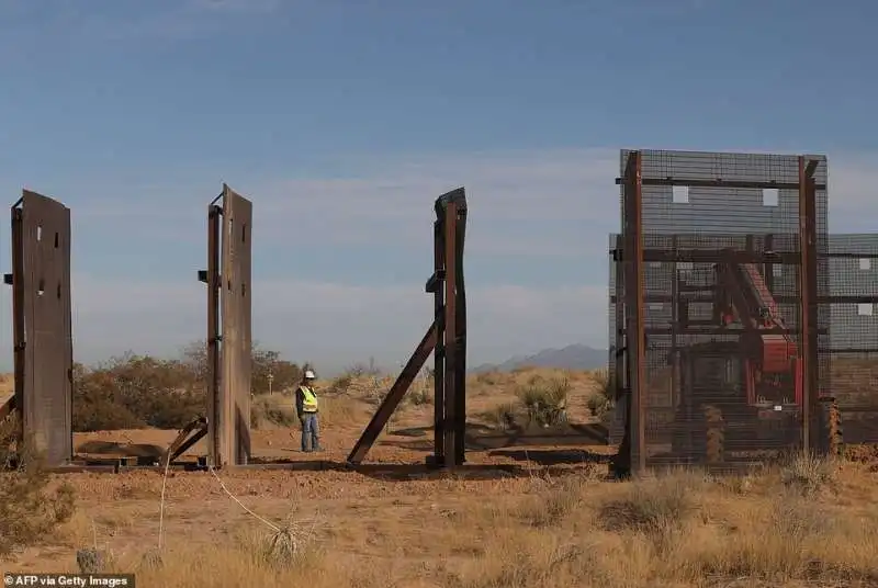 il muro al confine tra usa e messico