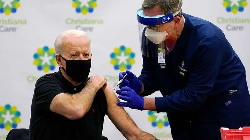 joe biden e il vaccino contro il coronavirus  1