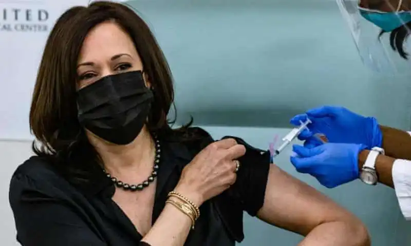 kamala harris e il vaccino contro il coronavirus 