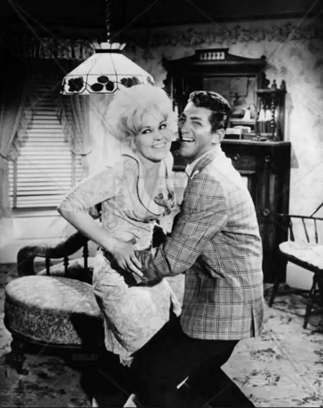 kim novak dean martin   baciami stupido 