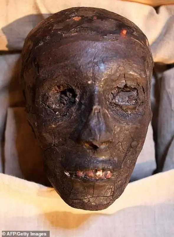 LA FACCIA DI TUTANKHAMON