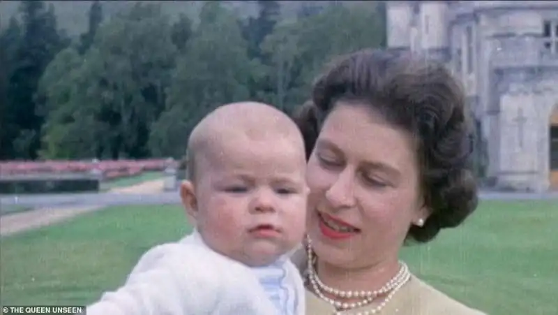 La regina con un piccolo principe andrea 