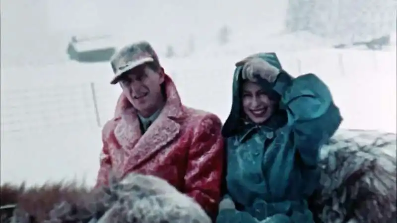 La regina Elisabetta e Principe Filippo durante un giro in slitta in Canada, nel 1951