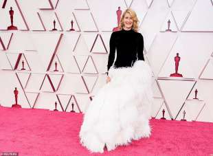 laura dern in oscar de la renta