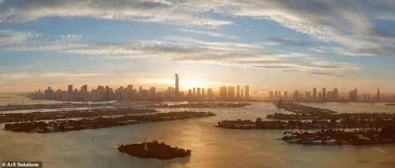 lo skyline di miami con il waldorf astoria residences  